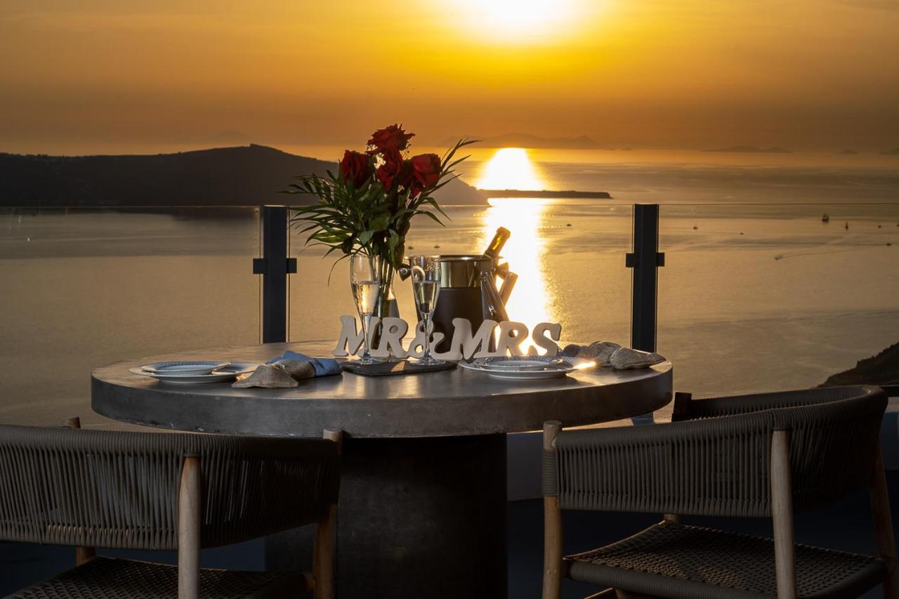 U & Me Suites Fira  Ngoại thất bức ảnh