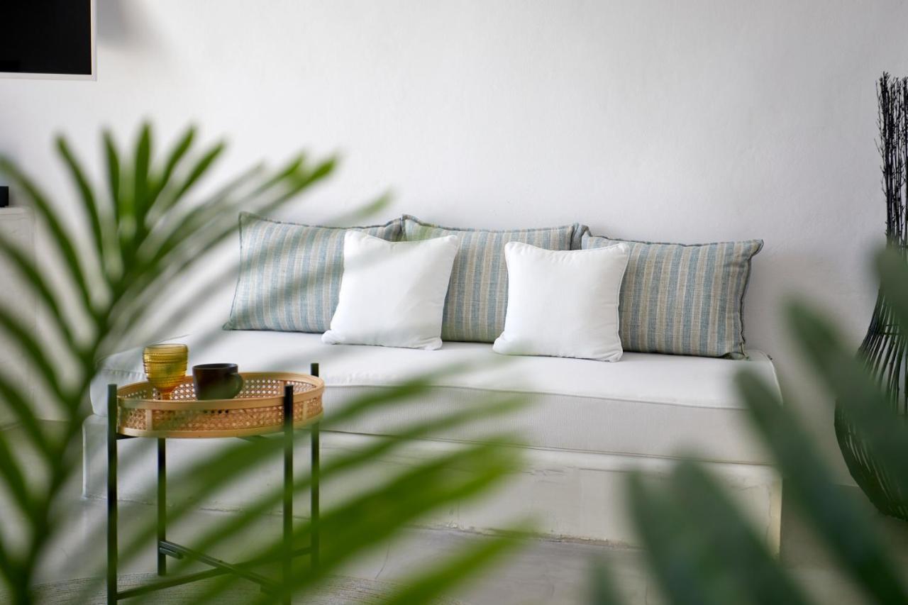 U & Me Suites Fira  Ngoại thất bức ảnh