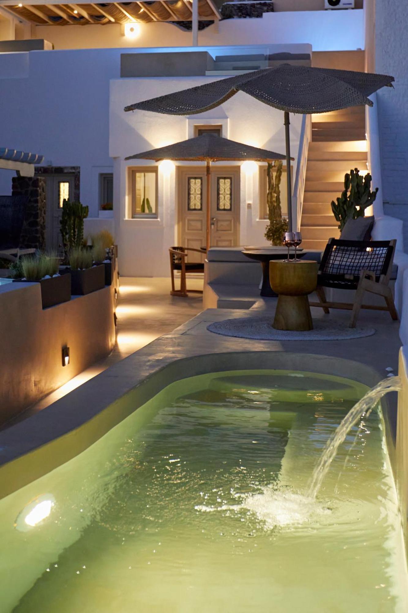 U & Me Suites Fira  Ngoại thất bức ảnh