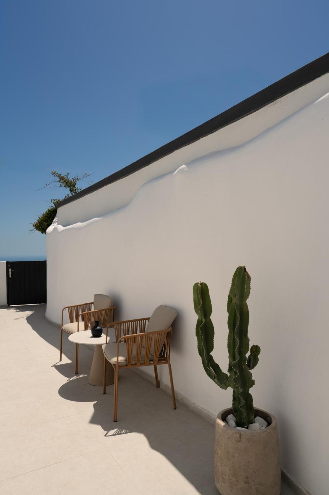 U & Me Suites Fira  Ngoại thất bức ảnh