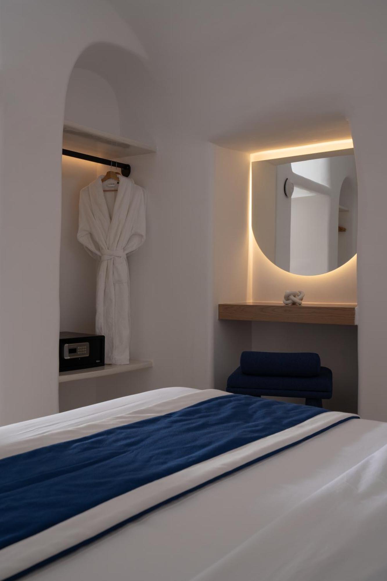 U & Me Suites Fira  Ngoại thất bức ảnh